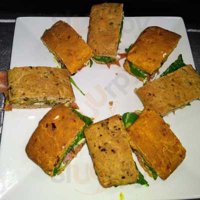 Momo Coffee And Play