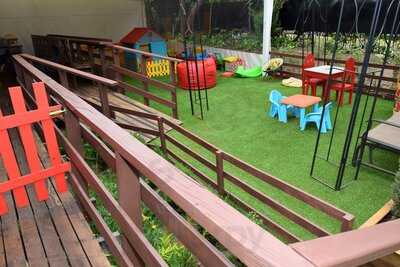 Momo Coffee And Play