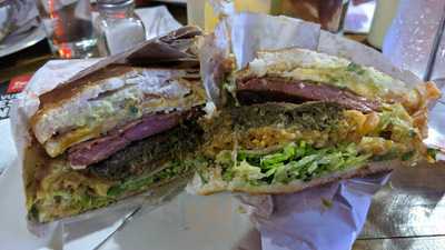 Restorant Y Sangucheria Barrio Peru