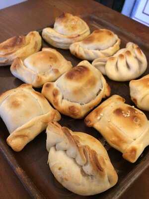 Enhebro Cervezas Y Empanadas