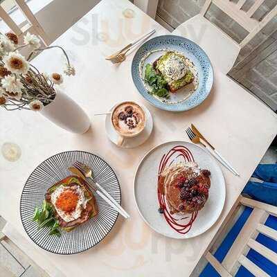 Luna Coffee & Brunch