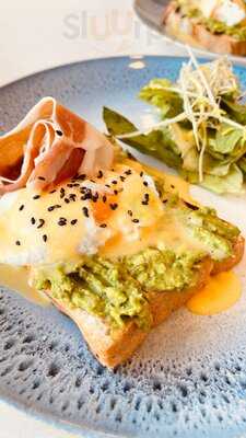 Luna Coffee & Brunch