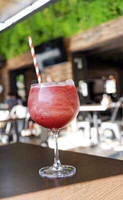 Bomboburger Patio Bellavista