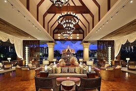 大堂吧 (西双版纳万达皇冠假日度假酒店)