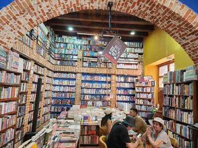 Ábaco Libros Y Cafe