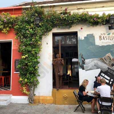 Basilica Pizzería Café