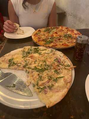 Basilica Pizzería Café