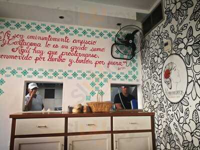 La Tumbamuertos Burger Bar