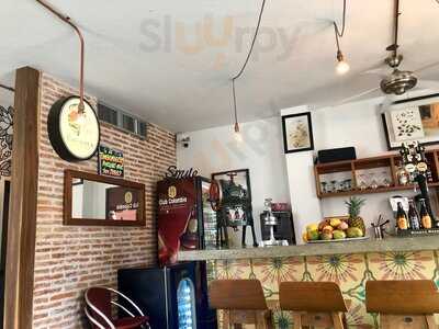 La Tumbamuertos Burger Bar