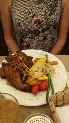 Lucio Carbón Y Vino