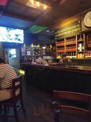 Porthos Steakhouse & Pub