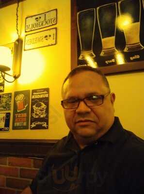 Porthos Steakhouse & Pub