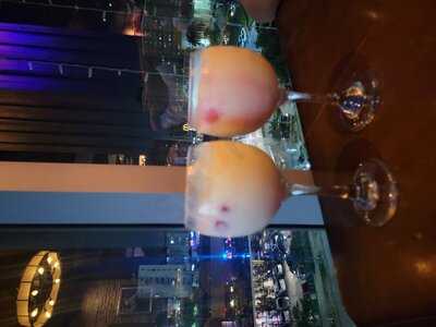 Porthos Steakhouse & Pub