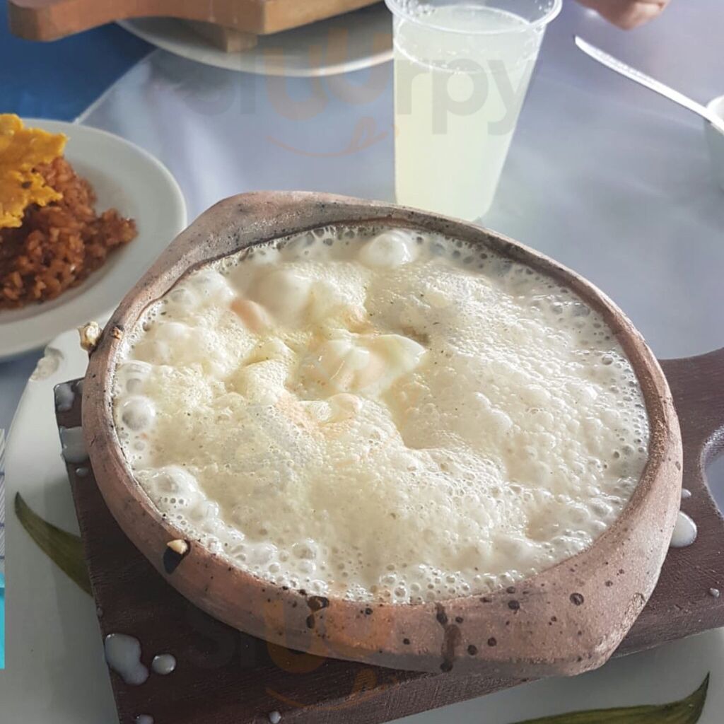 Pescados Y Mariscos La Cazuela