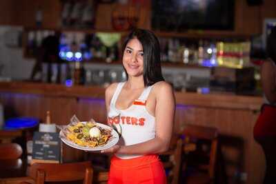 Hooters Cali