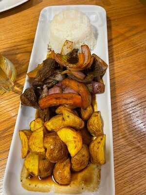 La Huaca Peruvian Food