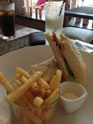 Simple Bar & Kitchen