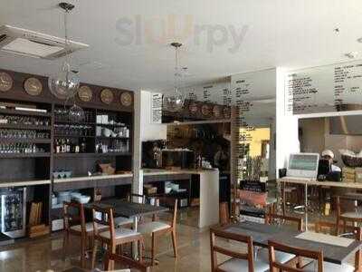 Simple Bar & Kitchen