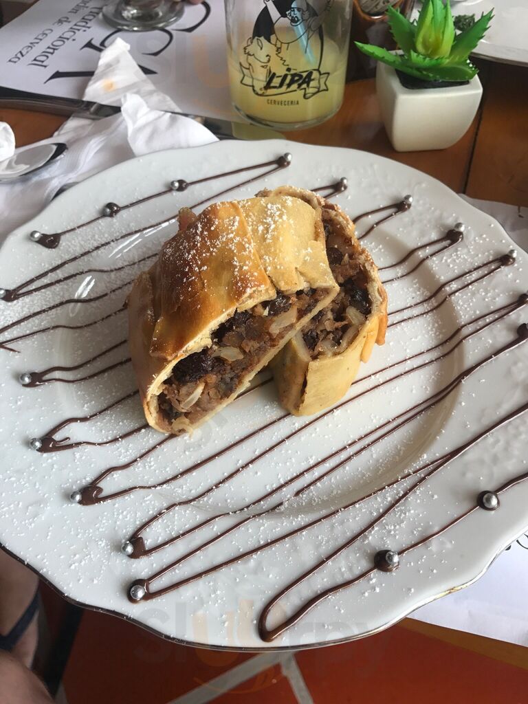 La Checa Restaurante Checoslovaco Y Jardin De Cerveza