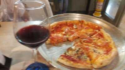 Massi`s Grab And Go Pizzeria