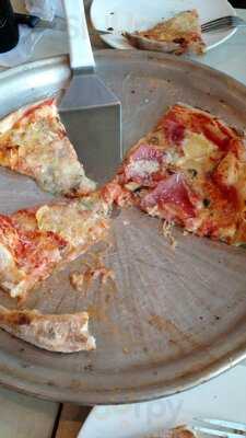 Massi`s Grab And Go Pizzeria