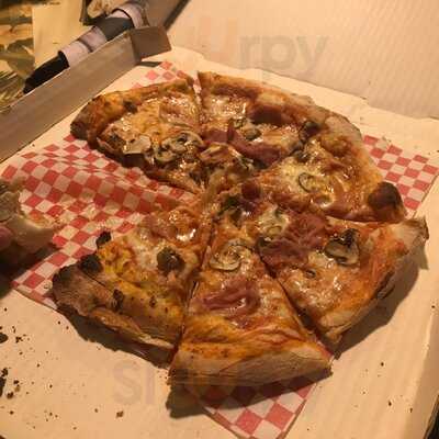 Massi`s Grab And Go Pizzeria