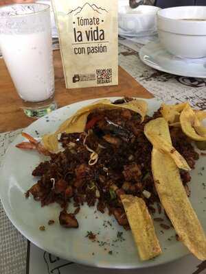 La Colonia Drink & Foods