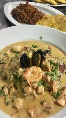 La Colonia Drink & Foods