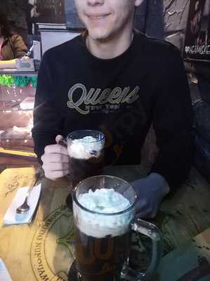 Tres Escobas Pub Pasto