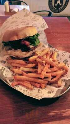 Hello! Burgers & Beer