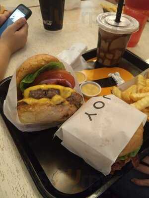 Shakin' Milkshake & Smoothie Bar