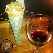 El Coctel Cafe & Bar