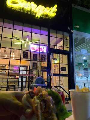 Burget - Burgers, Hotdogs & Shakes