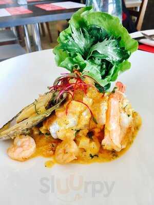 Simple Bar And Kitchen