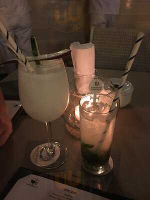 Plaza Santa Teresa Restaurante Bar & Lounge