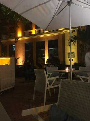 Plaza Santa Teresa Restaurante Bar & Lounge