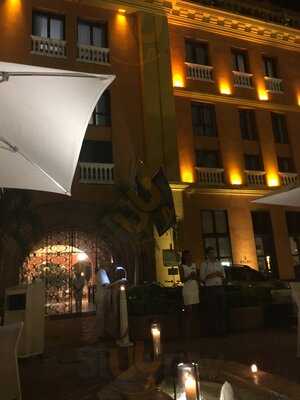 Plaza Santa Teresa Restaurante Bar & Lounge