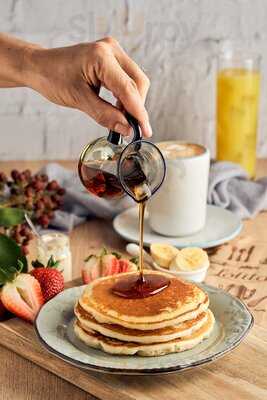 De Lolita Resto Cafe