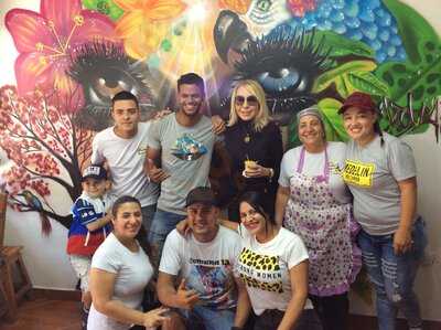 Cremas Doña Alba Comuna 13