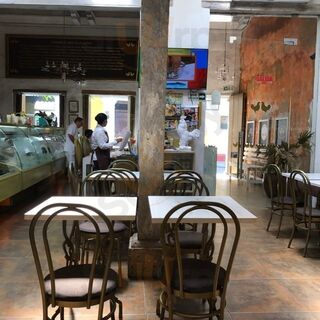 Las Gallinas Doradas