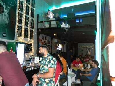 Chillin'drinks And Cocktails