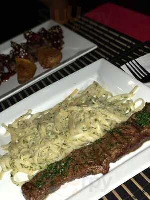 Steak Carbón. Parrilla Argentina.