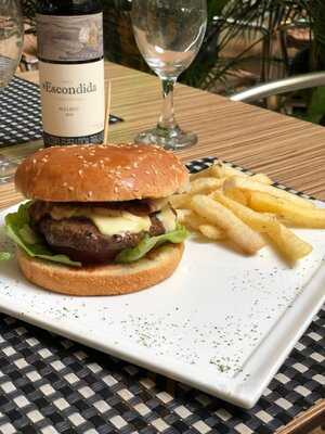Steak Carbón. Parrilla Argentina.