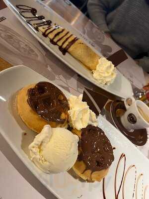 Crepes & Waffles Bogota El Dorado Airport