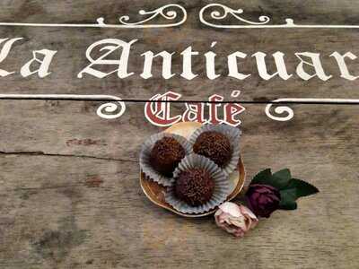 La Anticuaria Café