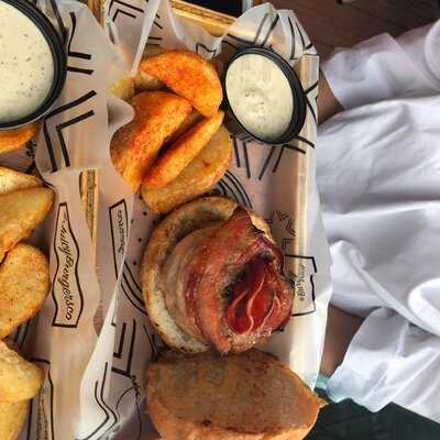 Juicy Lucy Cheese & Rock