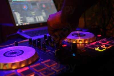 Pineapple Tapas Y Gin Bar