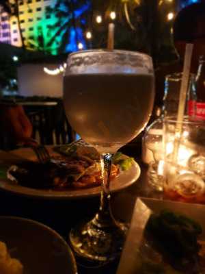 Tropicana Café Restaurante & Bar