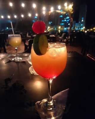 Tropicana Café Restaurante & Bar