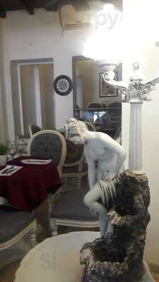 Cafe De Artistas & Bistro Bar